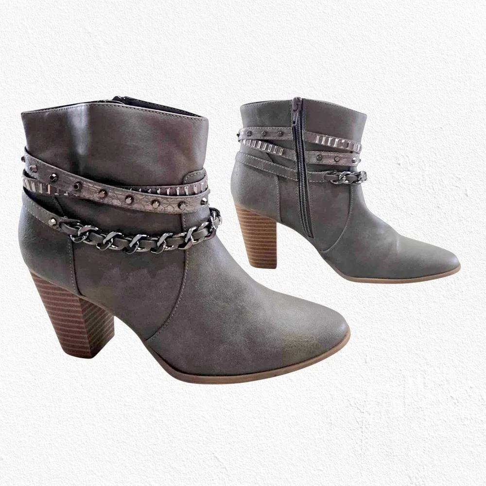 Jennifer Lopez Taupe Chain Studded Block Heel Ankle Booties Size 7.5 Edgy Glam